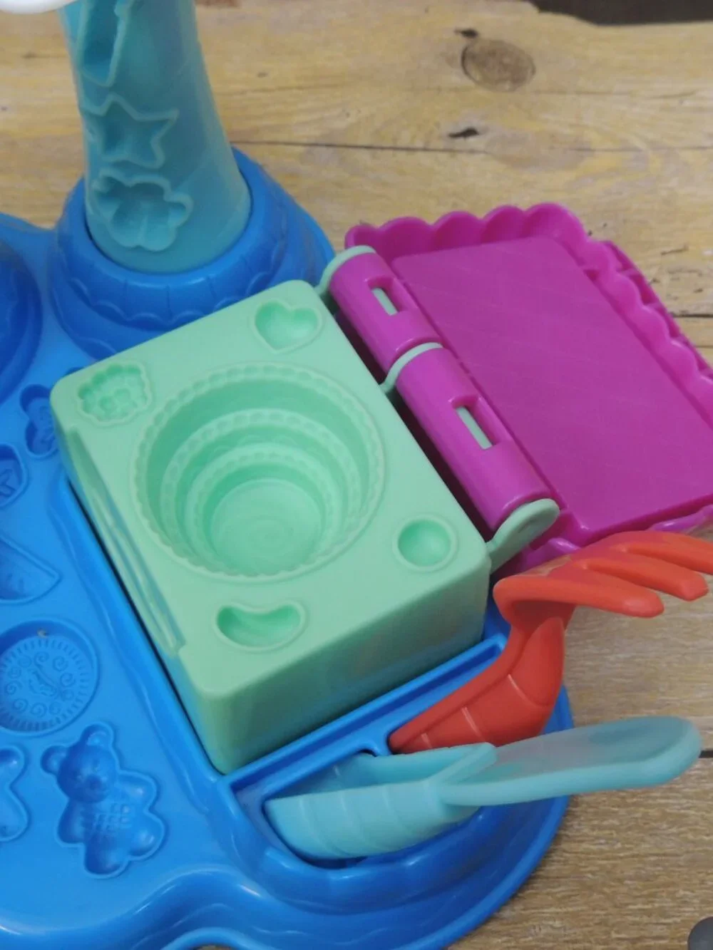 Play Doh Lot Cake Party and Ice Cream Parlor Sets